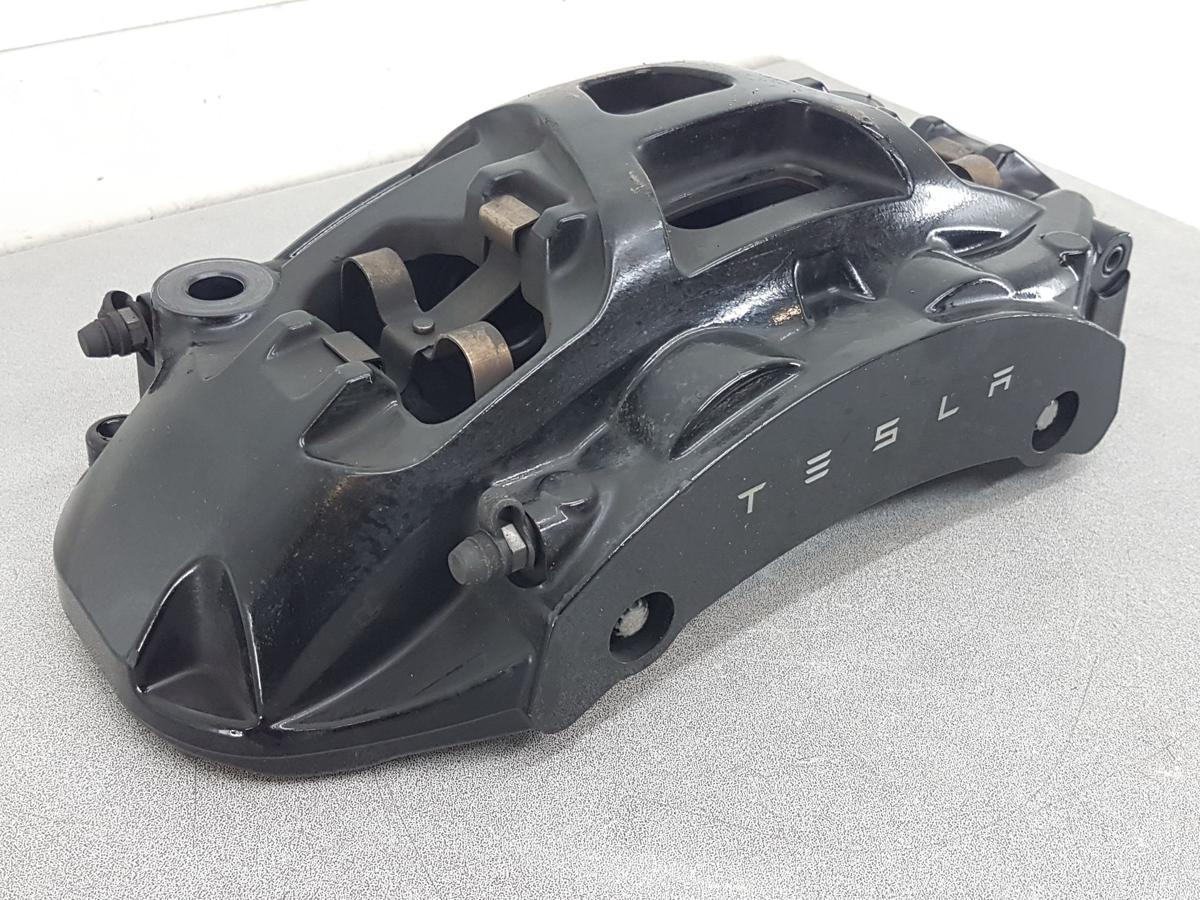 Tesla Model X Bremssattel vorn links Bj2022 1420621-00-B 4 Kolbenbremse Brembo