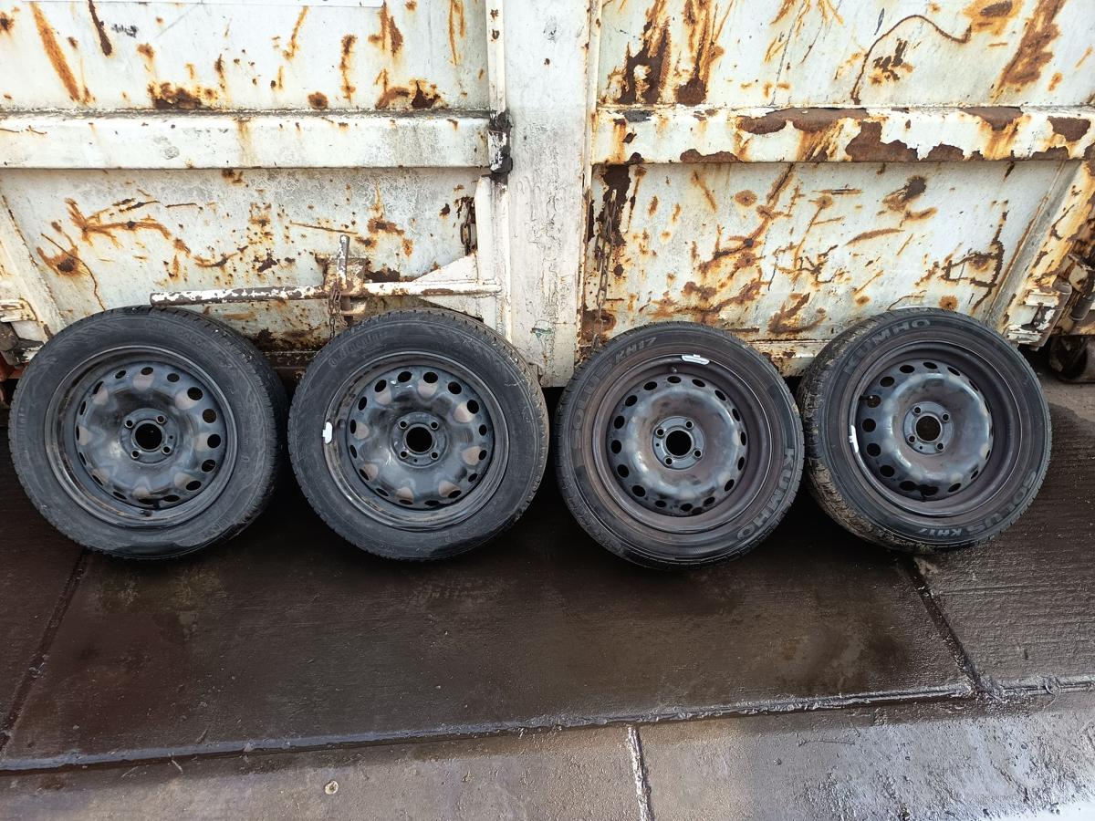 Renault Clio III original Satz Stahlfelgen 5,5x15 ET43 OHNE Reifen Bj 2006