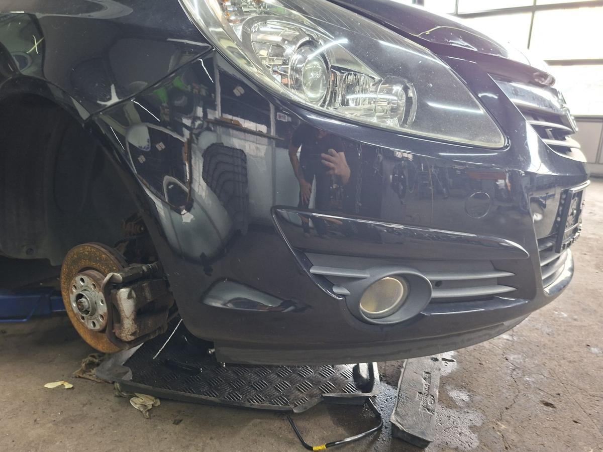 Opel Corsa D orig Stoßfänger Stoßstange vorn 2HU Saphirschwarz Metallic Bj 2007
