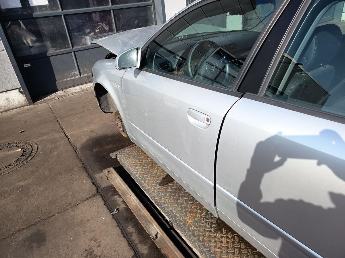 Audi A4 B6 original T&uuml;r vorn links Fahrer Y7W Lichtsilber Bj 2003