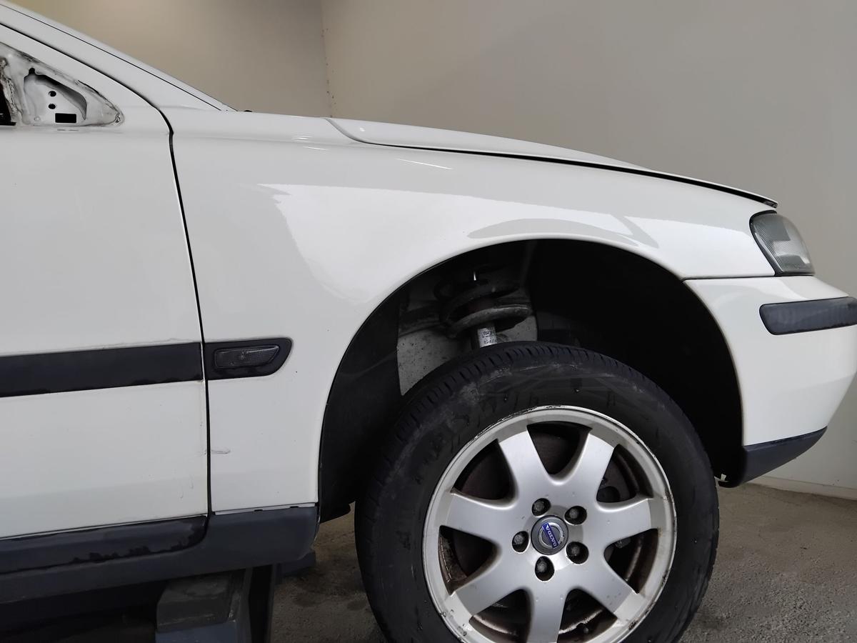 Volvo V70 II original Kotfl&uuml;gel vorn rechts weiss White Solid BJ2002