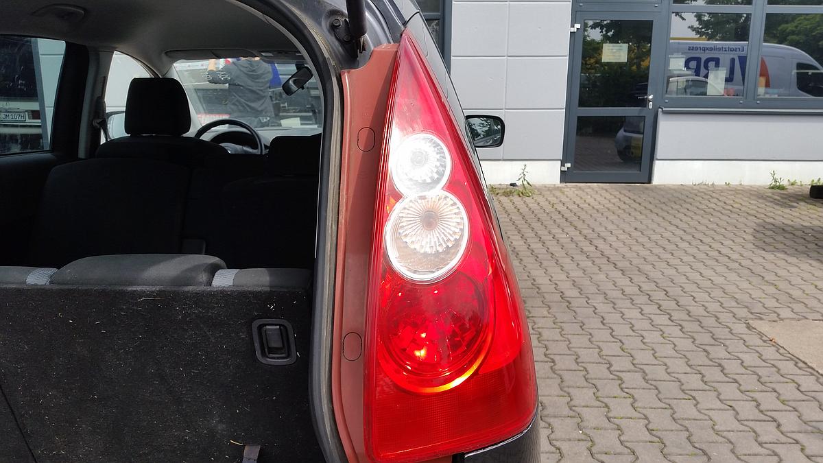 Mazda 5 vor Facelift orig Rückleuchte rechts Heckleuchte Schlussleuchte Bj 05