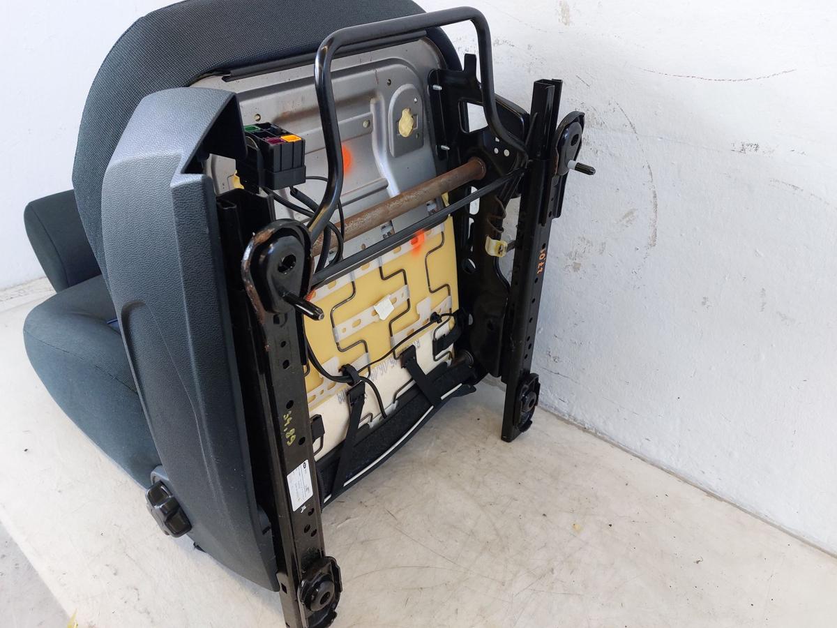 Ford Fiesta JA8 Sitz vorn rechts Beifahrersitz f&uuml;r 3 t&uuml;rer Stoffsitz Autositz