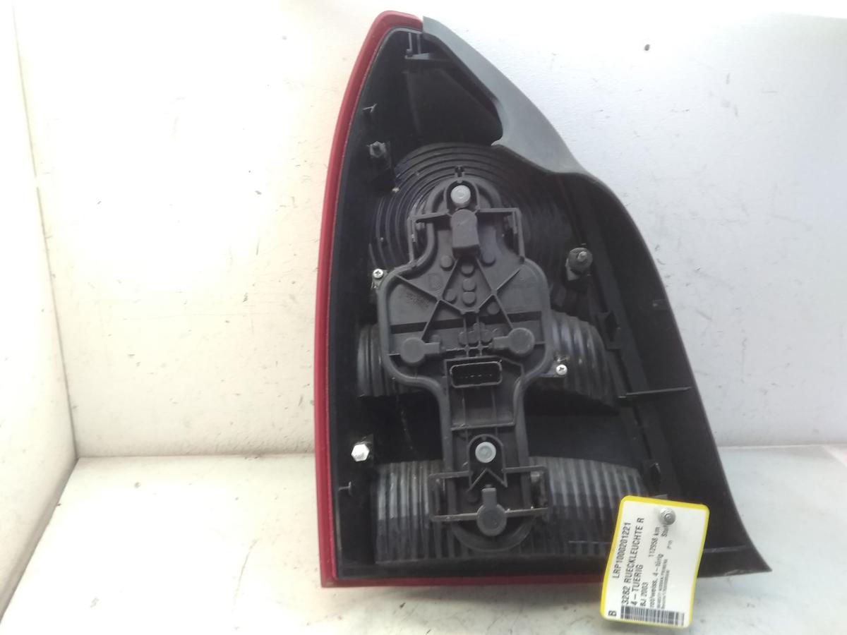 Nissan Primera P12 Stufenheck R&uuml;ckleuchte Heckleuchte rechts 4-t&uuml;rig Bj.2003