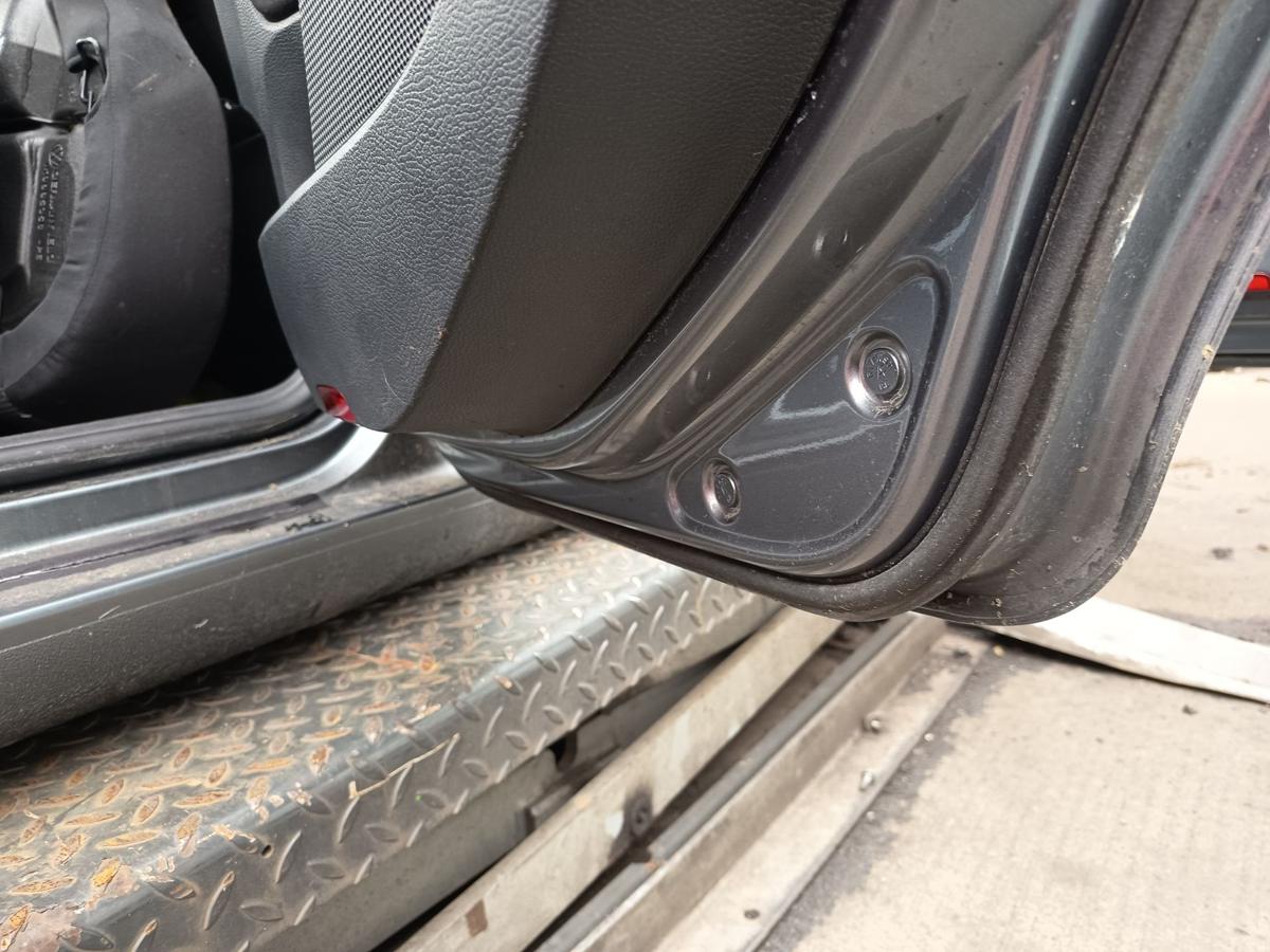 VW Golf VI Variant original Tür hinten rechts Fond D7X Platingrau Bj 2010