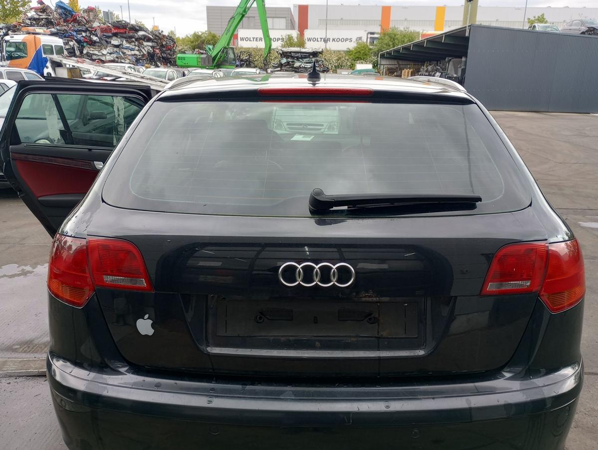 Audi A3 8PA orig Heckklappe mit Scheibe Z9W Ebonyschwarz Bj 2005