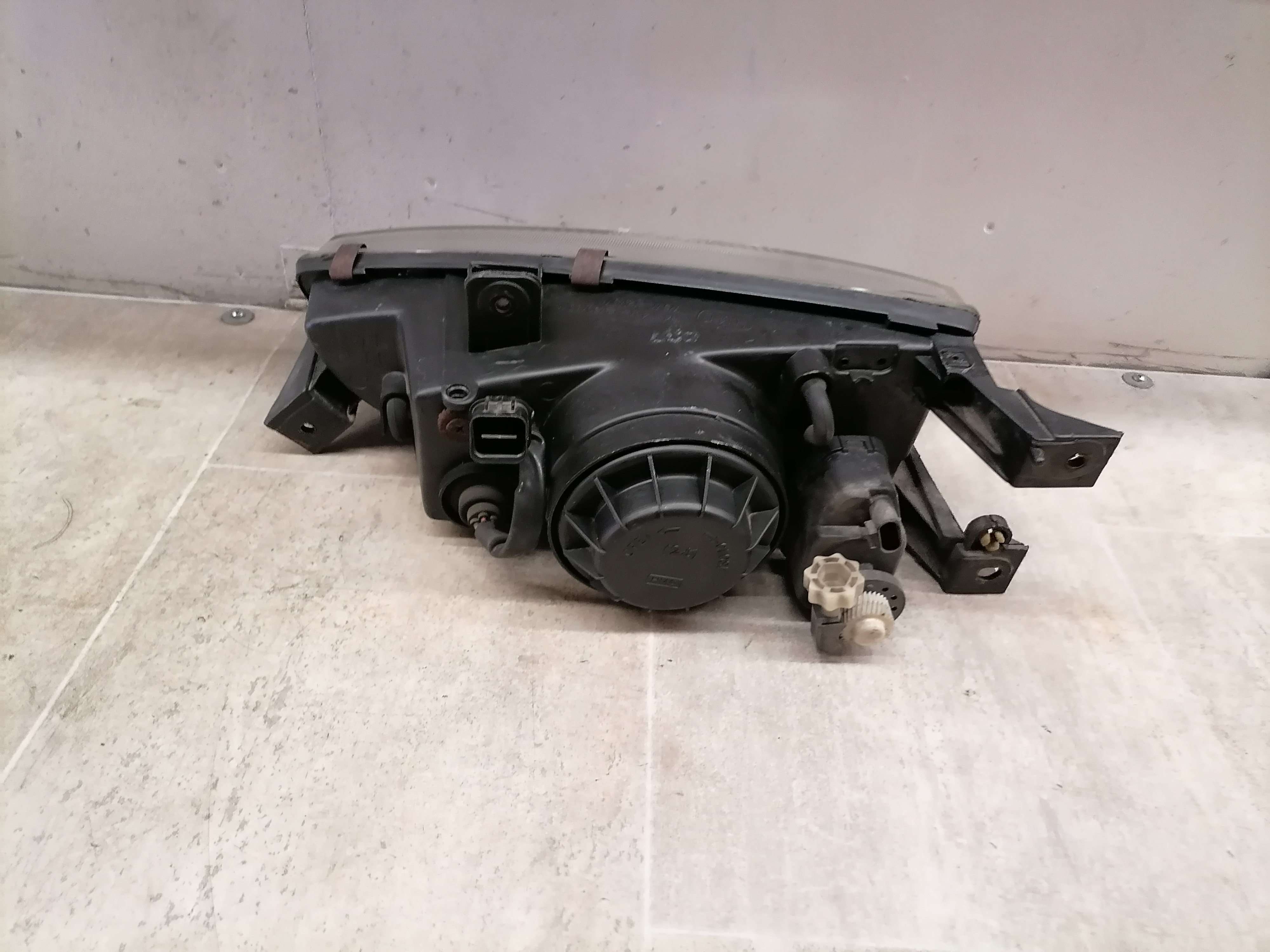 Hyundai Lantra J1 Bj.1994 original Scheinwerfer vorn rechts Halogen mit LWR Facelift
