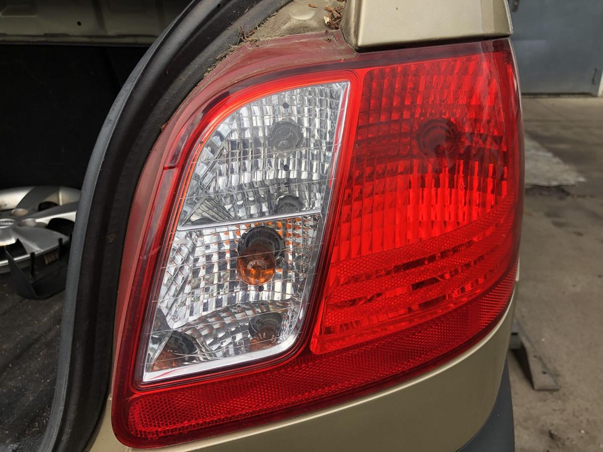 Kia Rio JB Stufenheck original Rückleuchte links Heck/Schluss/Licht Bj2009