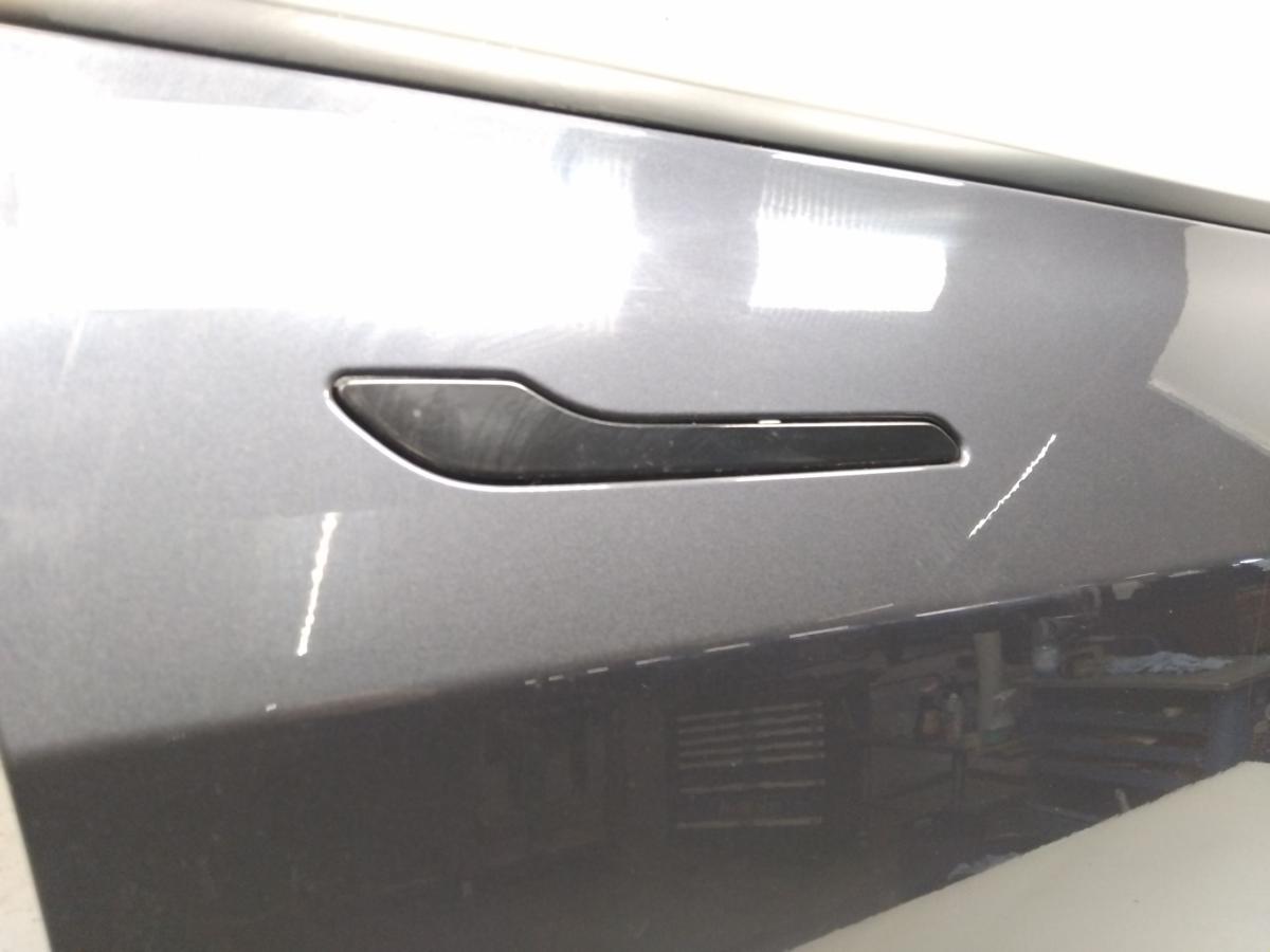 Tesla Model 3 T&uuml;r vorn rechts Beifahrert&uuml;r graumetallic PMNG steelgrey Bj.2021