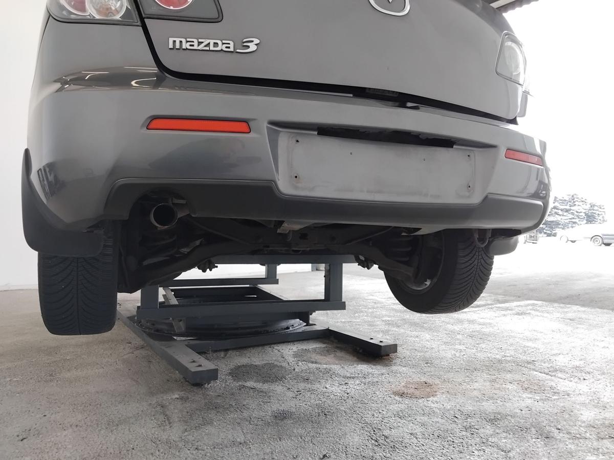 Mazda 3 BK orig Sto&szlig;f&auml;nger Sto&szlig;stange hinten 5t&uuml;rig Flie&szlig;heck BJ2008 graumetallic