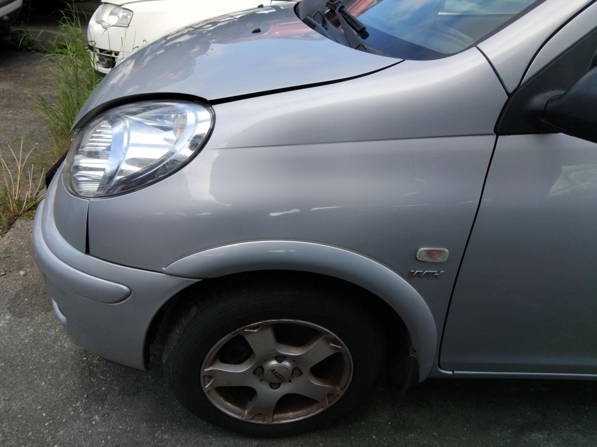 Toyota Yaris Verso original Kotflügel vorn links silber 1E7 BJ2004