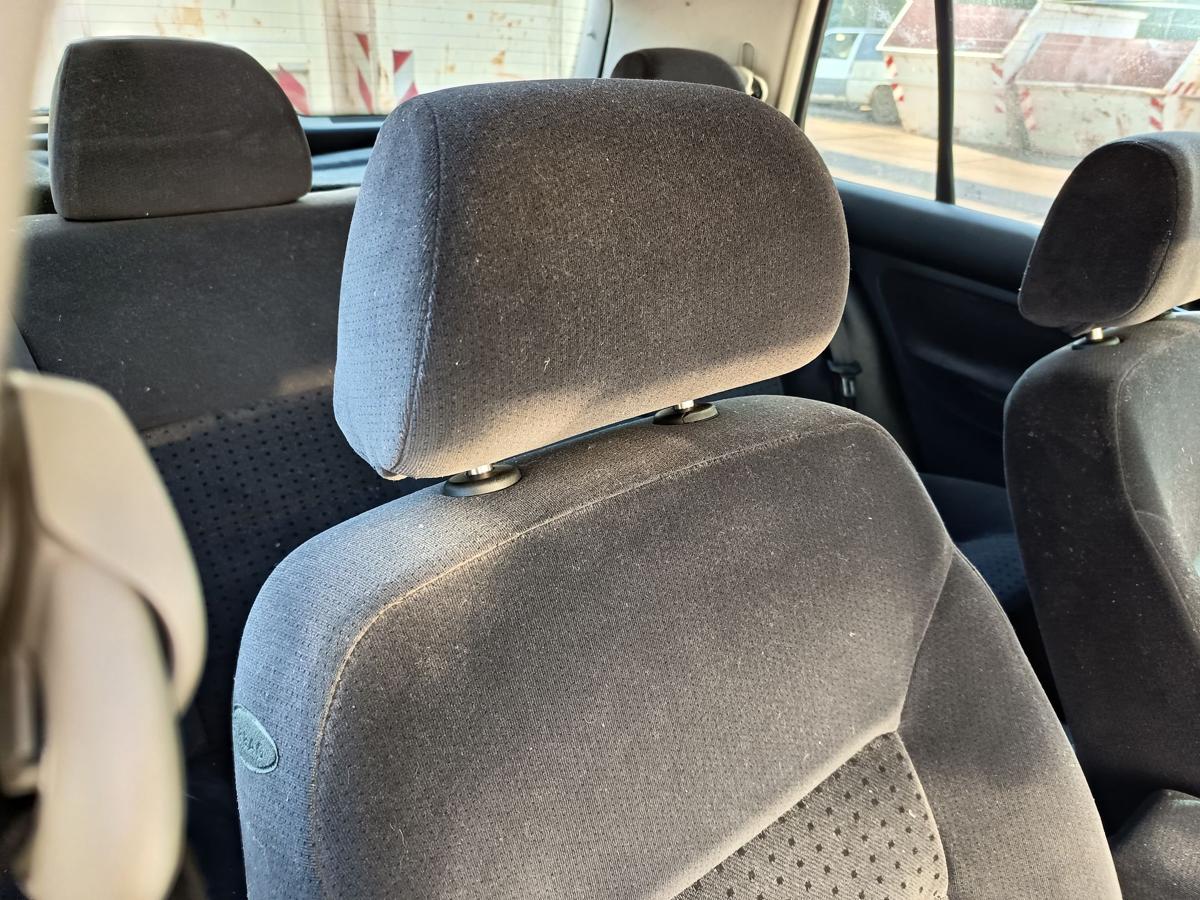 VW Golf IV 5t&uuml;rer original Sitz vorn rechts Beifahrer Stoff schwarz Bj 1999