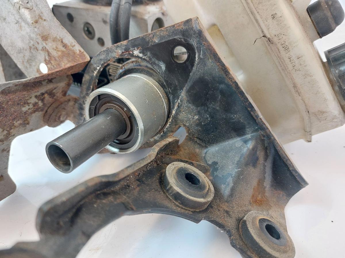 VW Golf 3 Cabrio 1E ABS Block Pumpe Hydroaggregat Hauptbremszylinder Halteblech