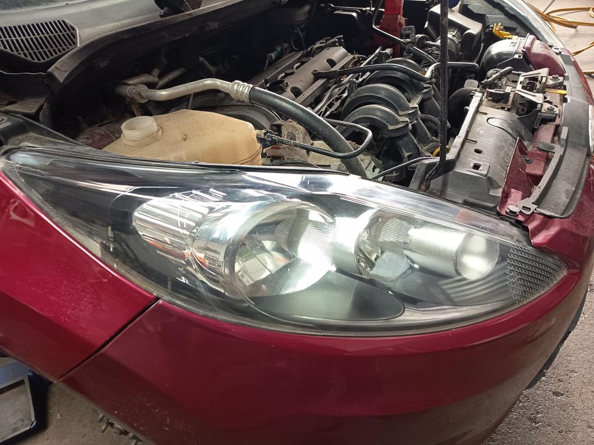 Ford Fiesta MK7 original Scheinwerfer rechts Halogen Baujahr 2009