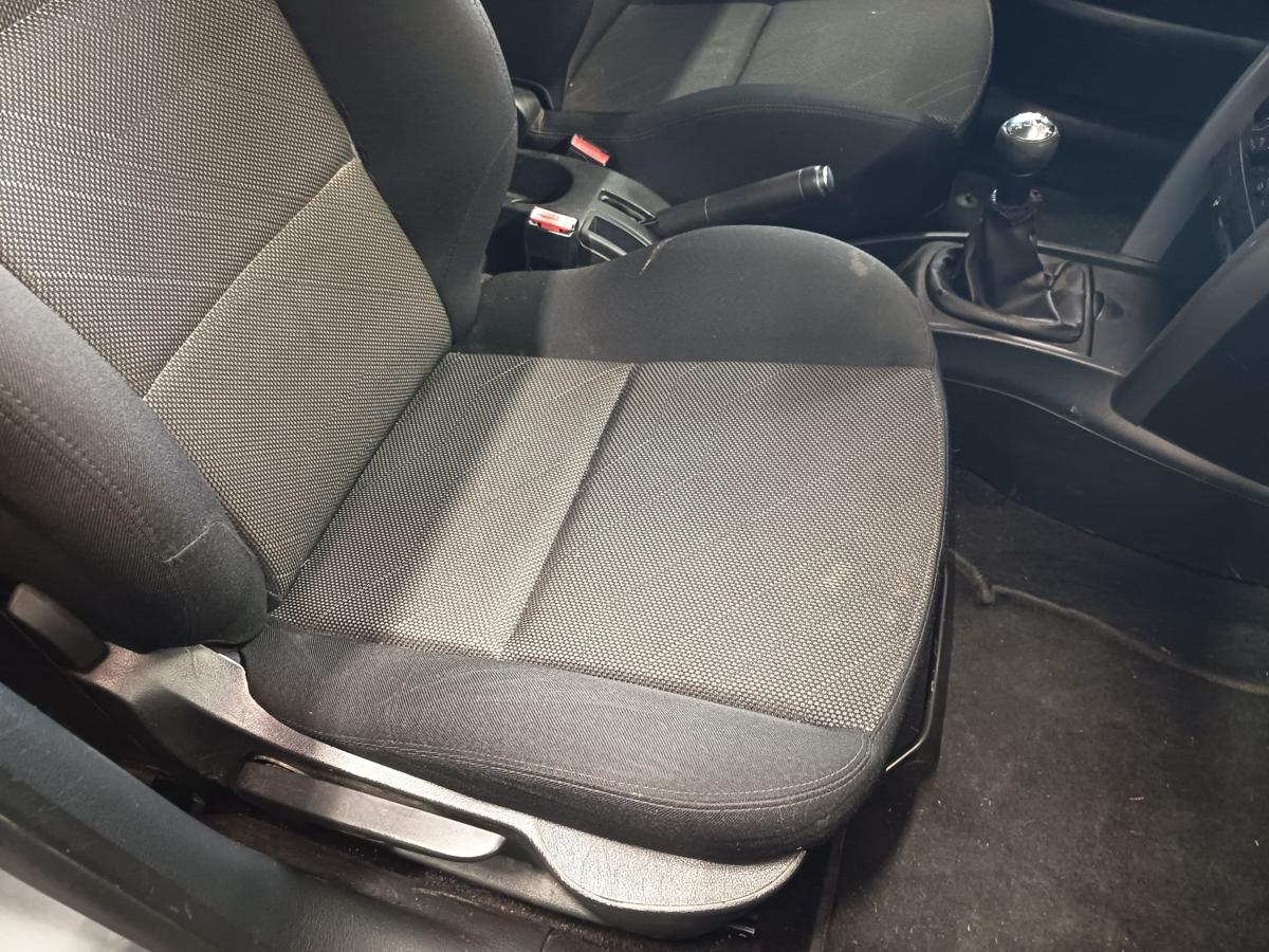 Peugeot 207 WC Bj 2008 original Sitz vorn rechts Beifahrer HZQ GRAU ZEPHIR