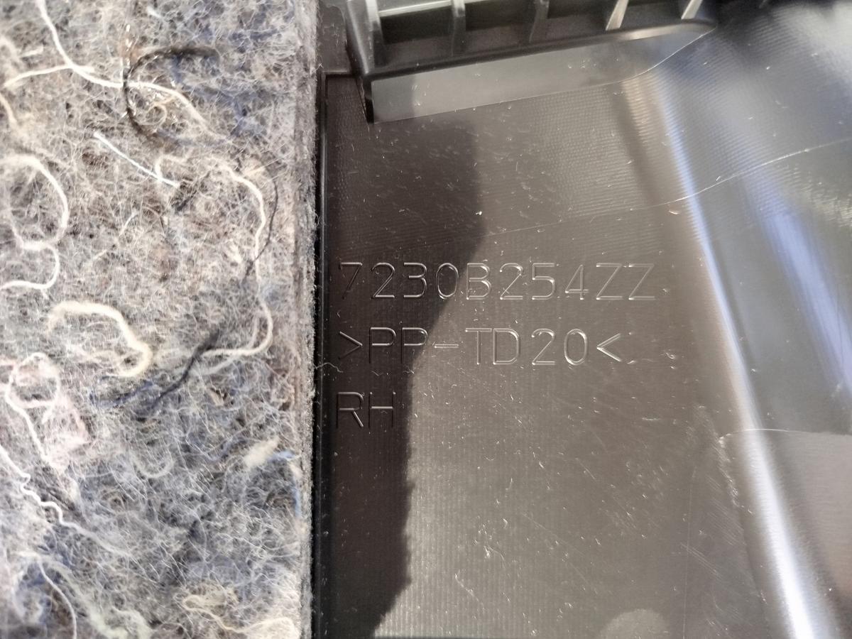 Mitsubishi Eclipse Cross GK0 ab21 Innenverkleidung C-Säule rechts oben schwarz