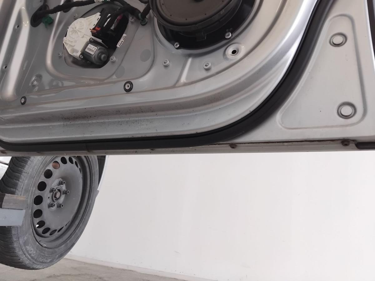VW Golf 5 1K T&uuml;r vorn rechts Beifahrert&uuml;r 5t&uuml;rig BJ2007 Flie&szlig;heck LA7W reflexsilber