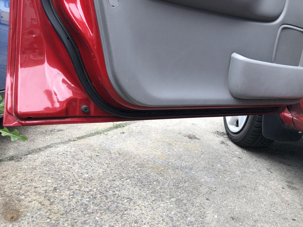 Mazda Demio DW T&uuml;r vorn links Fahrert&uuml;r im Rohbau rot Autot&uuml;r