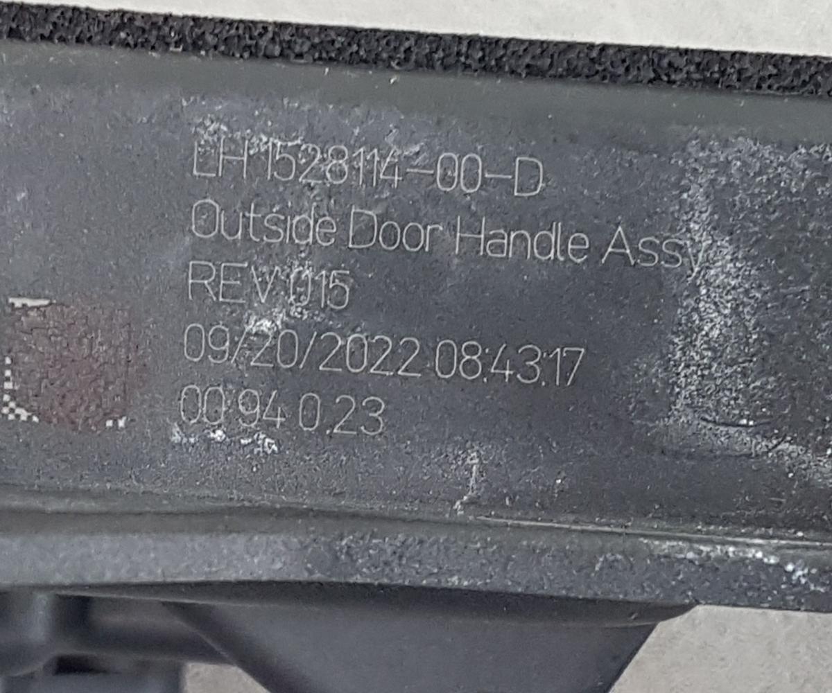 Tesla Model Y T&uuml;rgriff hinten links 1528114-00-D Bj22 in schwarz passt auch vorn
