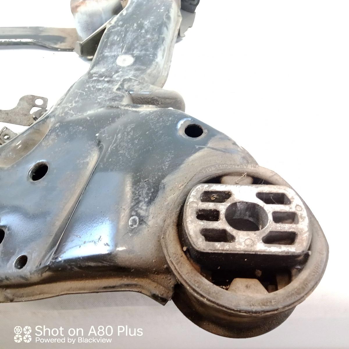 Audi A8 4D D2 Vorderachstr&auml;ger Aggregatetr&auml;ger mit intakten Buchsen Bj.2000