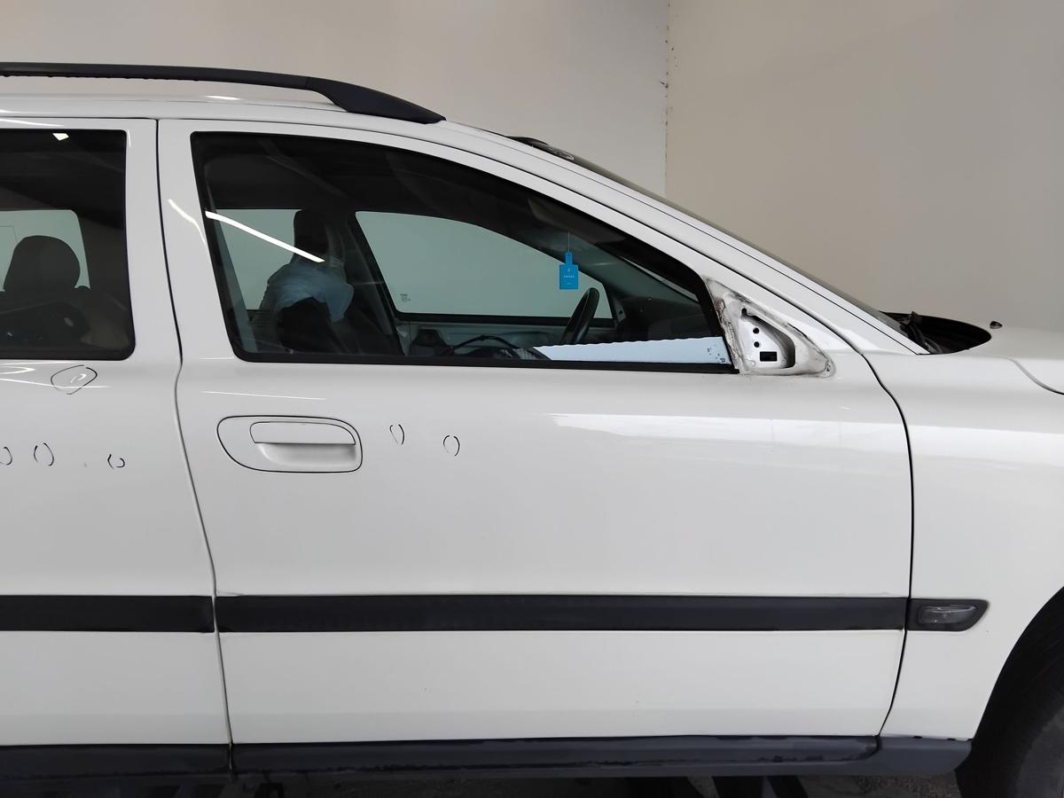 Volvo V70 II Kombi T&uuml;r vorn rechts Beifahrert&uuml;r weiss White Solid BJ2002