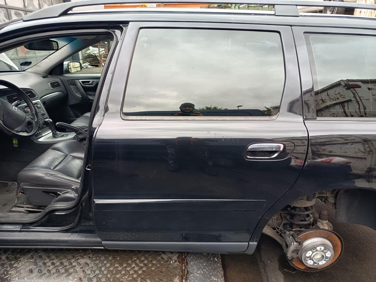 Volvo V70 II original T&uuml;r hinten links Fond 452 Saphirschwarz Bj 2005