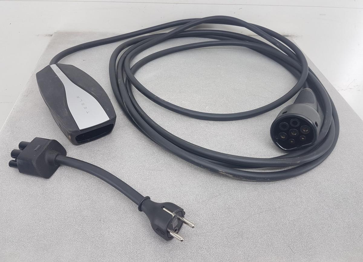 Tesla Model Y original Ladekabel Schuko 220V 1121254-00-G Mobile Charge Kit Bj23