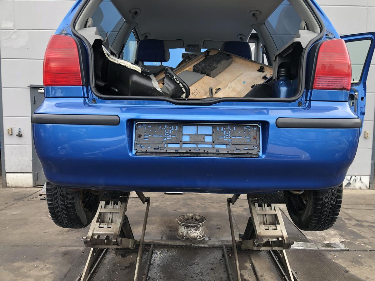 VW Polo 6N2 original Stoßstange Fänger hinten/Heck A5M Mercatoblau Bj 2001