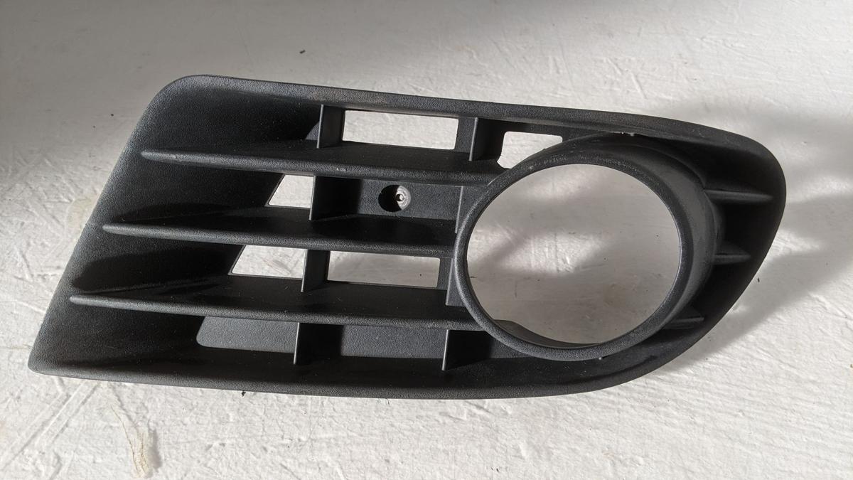 Satz original Gitter für Stoßfänger vorn Luftgitter Ziergitter VW Golf Plus 5M