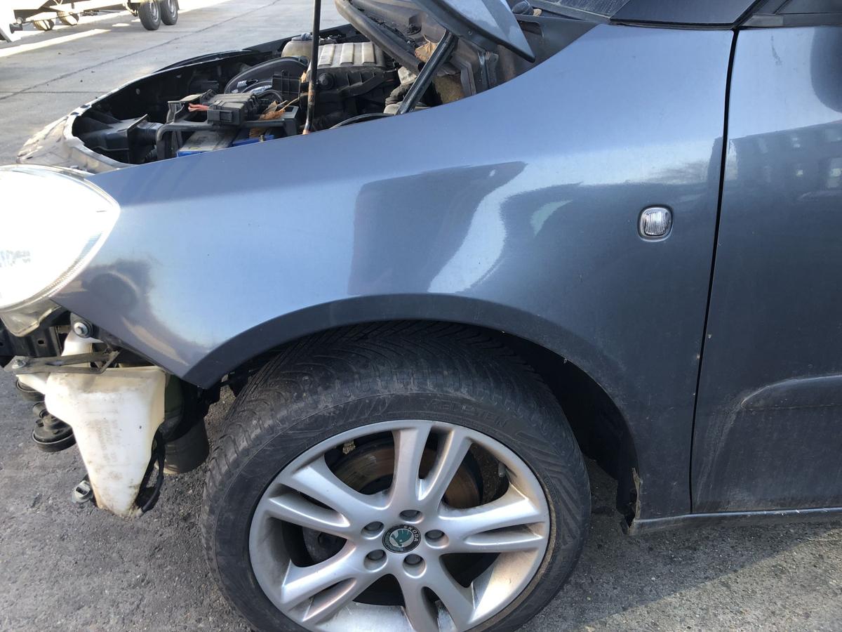 Skoda Fabia 5J Kotfl&uuml;gel vorn links Fahrerseite LF8J Antracit Grey 2006 bis 2014