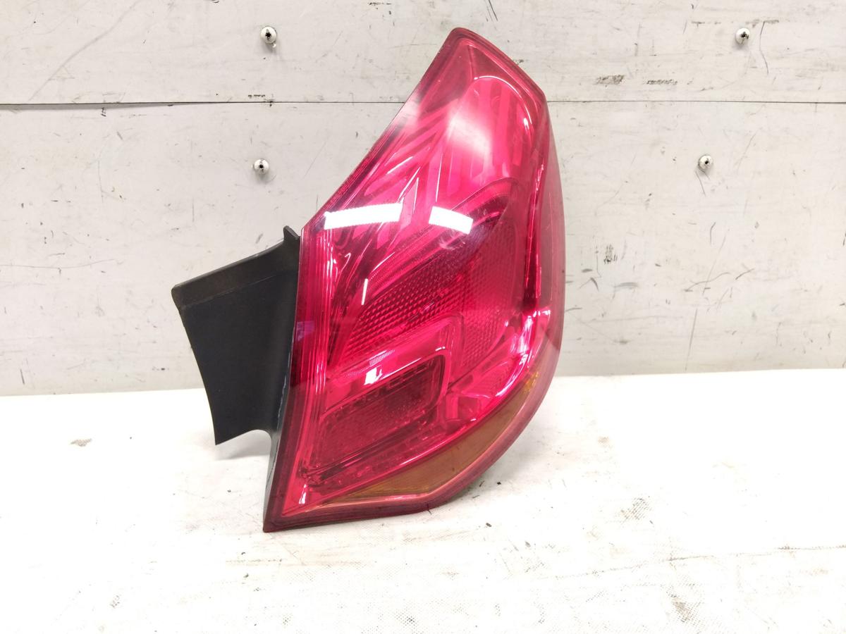 Opel Astra J 5-T&uuml;rer Flie&szlig;heck original R&uuml;ckleuchte Heckleuchte rechts BJ2010