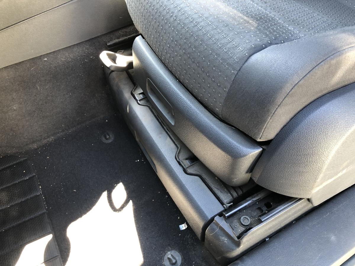VW Touran 1T 1T1 Sitz vorn links Fahrersitz Stoff mit Heizung Sitzkonsole