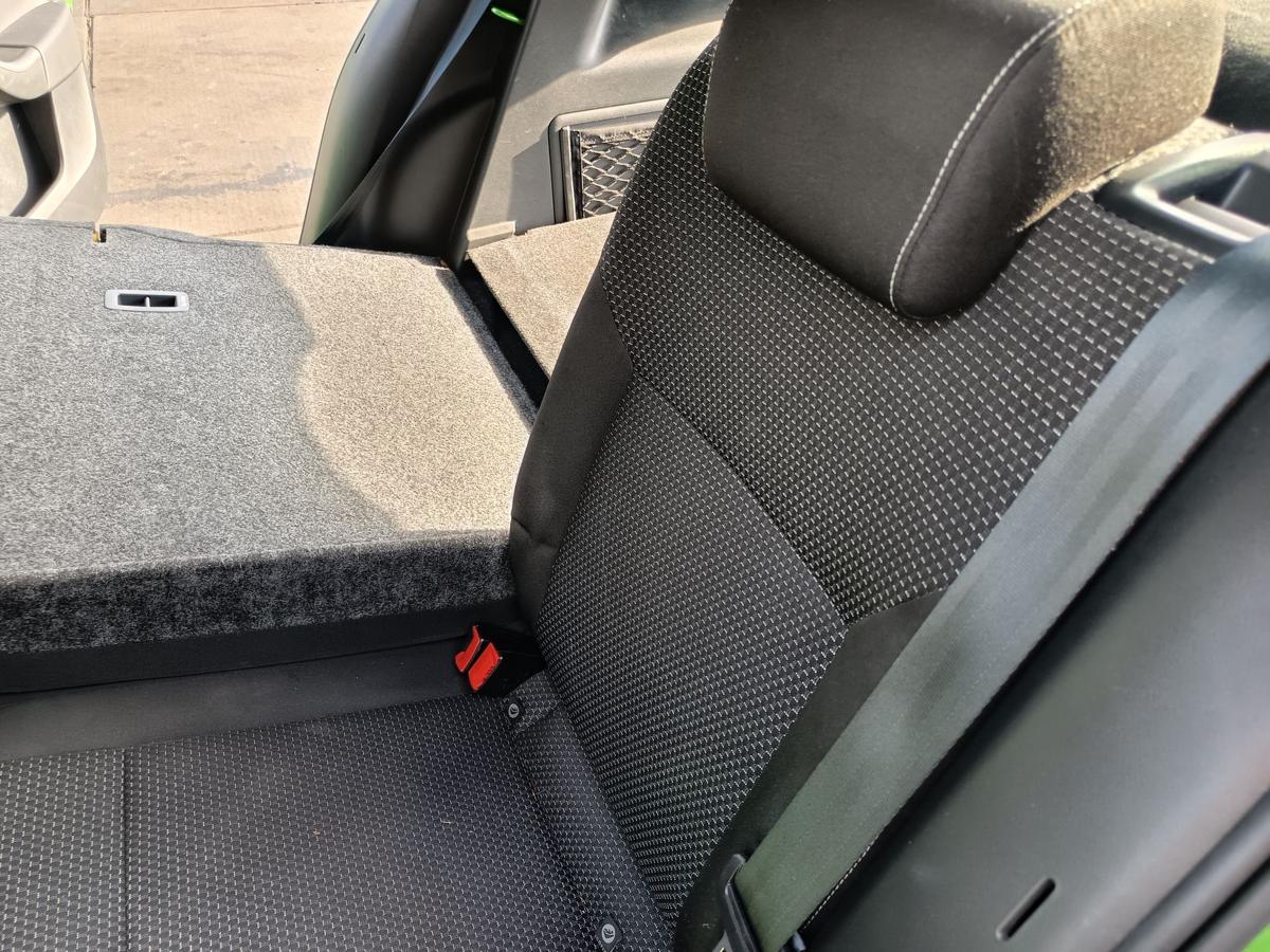 Skoda Rapid Spaceback original R&uuml;cksitzbank geteilt Stoff anthrazit Bj 2015