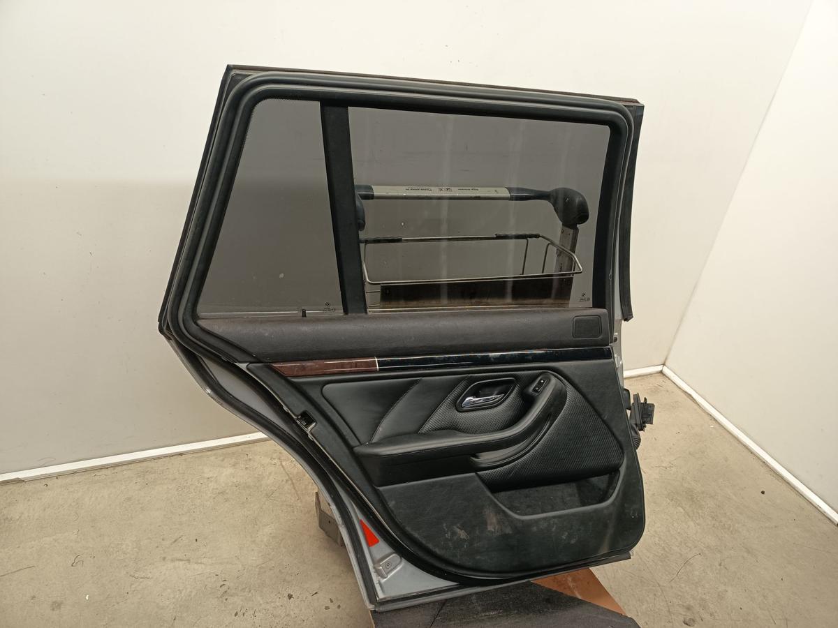 BMW E39 Kombi original T&uuml;r hinten links 354 Titansilber Baujahr 2002