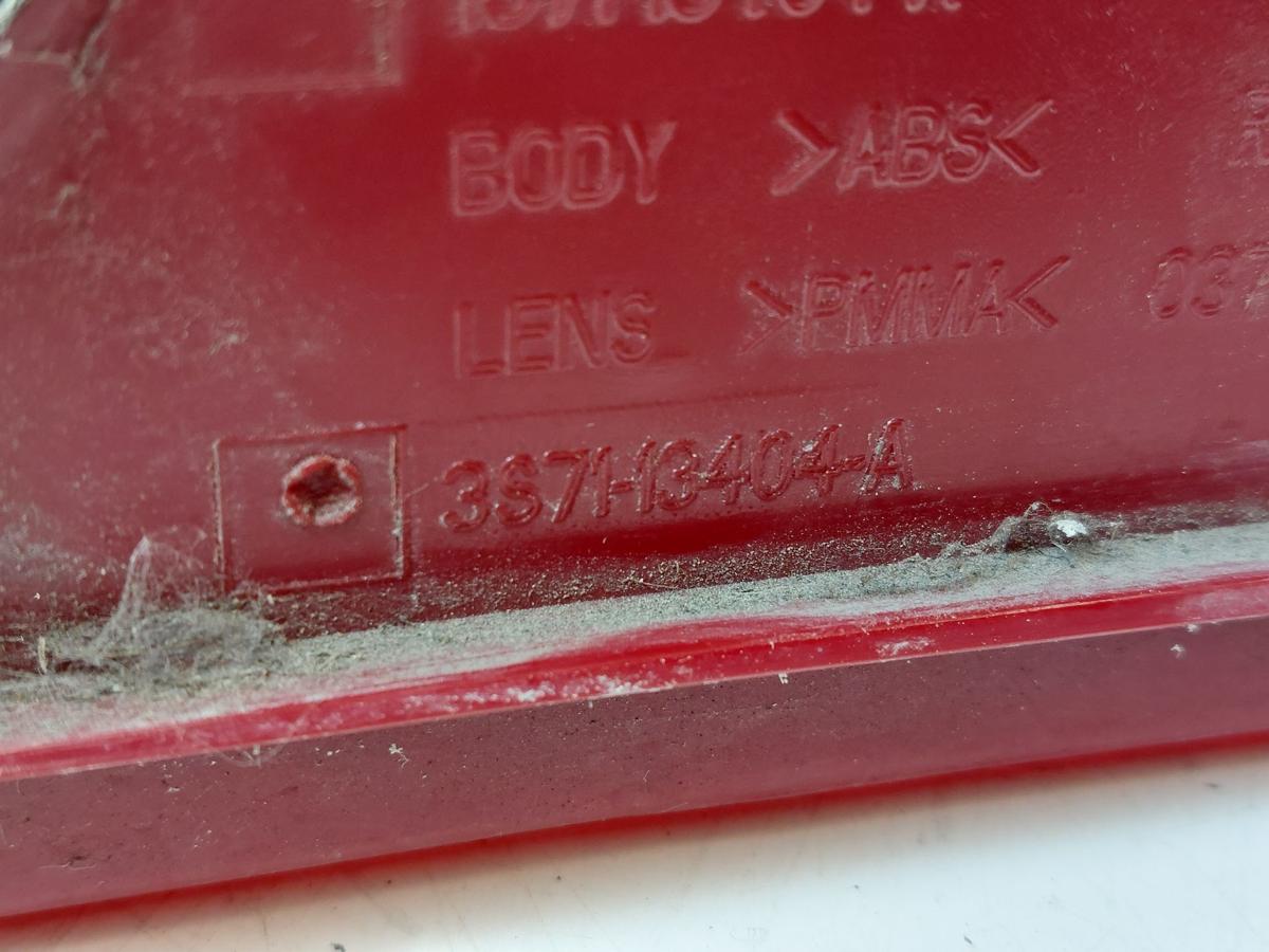 Ford Mondeo B5Y B4Y R&uuml;ckleuchte Schlussleuchte R&uuml;cklicht hinten rechts 03-05