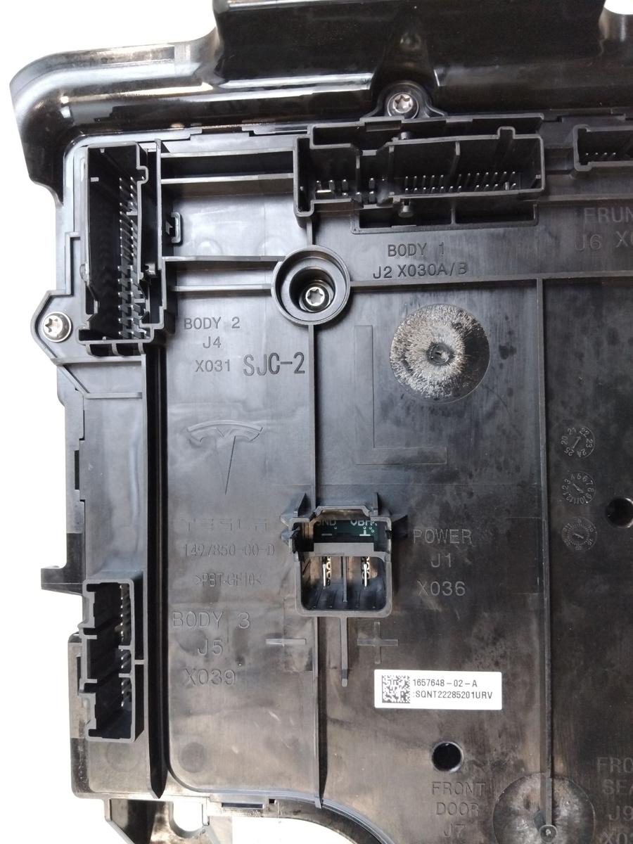 Tesla Model Y original Steuergerät BCM links 1657648-02-A 1497850-00-D Bj.2022
