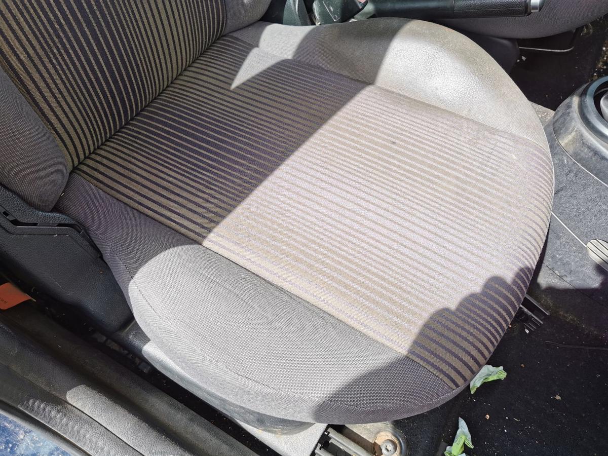 Ford Fusion JU2 Beifahrersitz Sitz Autositz vorn rechts Stoff Lehne klappbar
