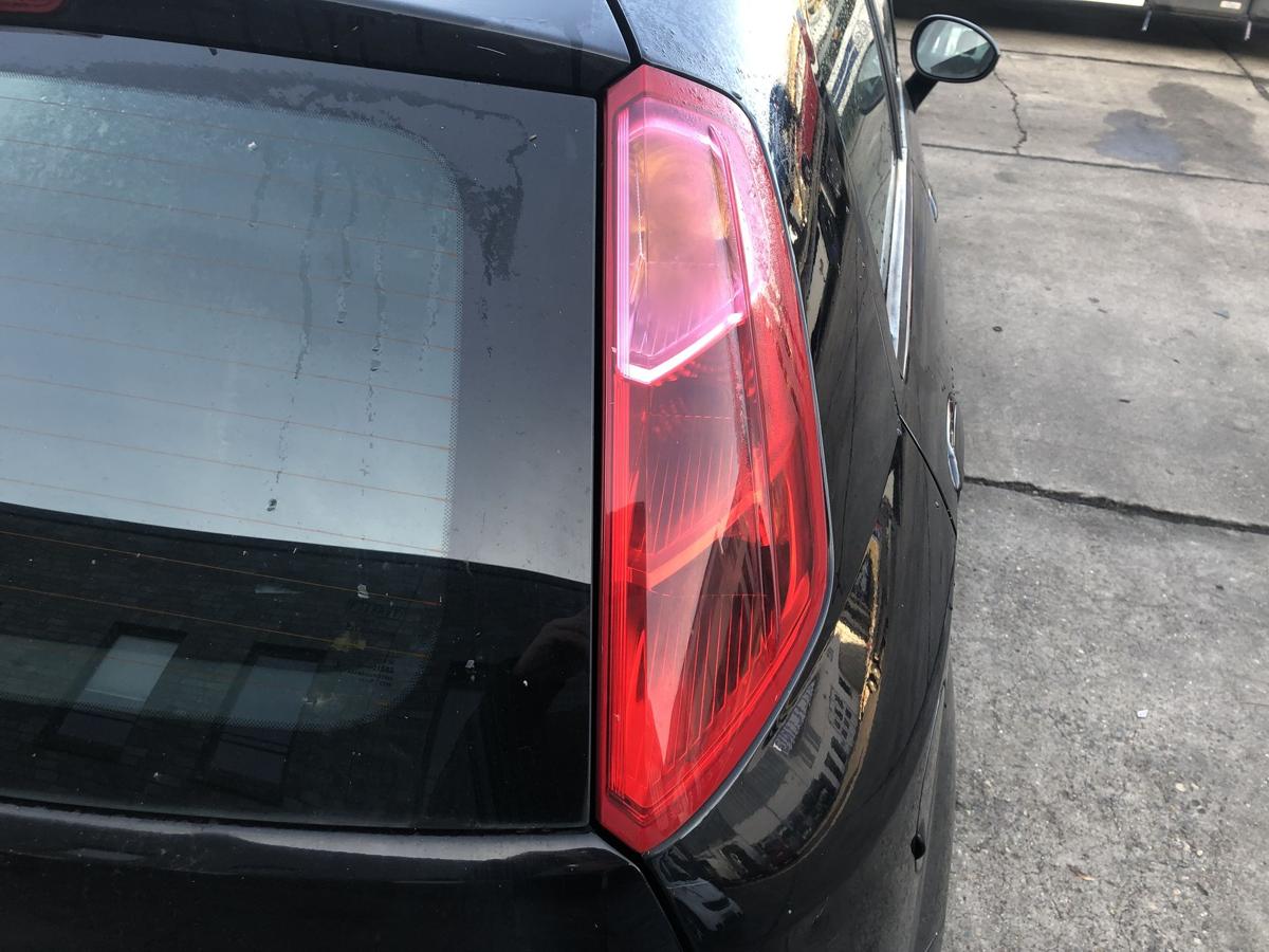 Fiat Grande Punto 199 R&uuml;ckleuchte rechts R&uuml;cklicht R&uuml;ckscheinwerfer 5t&uuml;rer