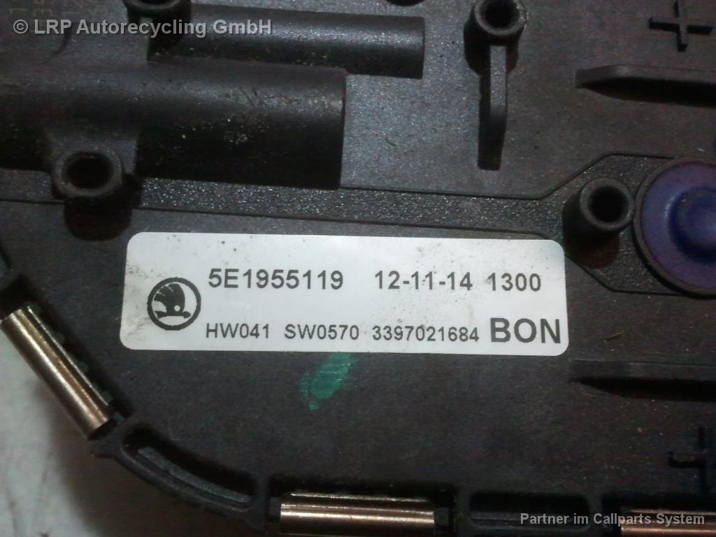 Skoda Octavia 3 5E Wischermotor vorn 5E1955119 1231238852 BOSCH BJ2013