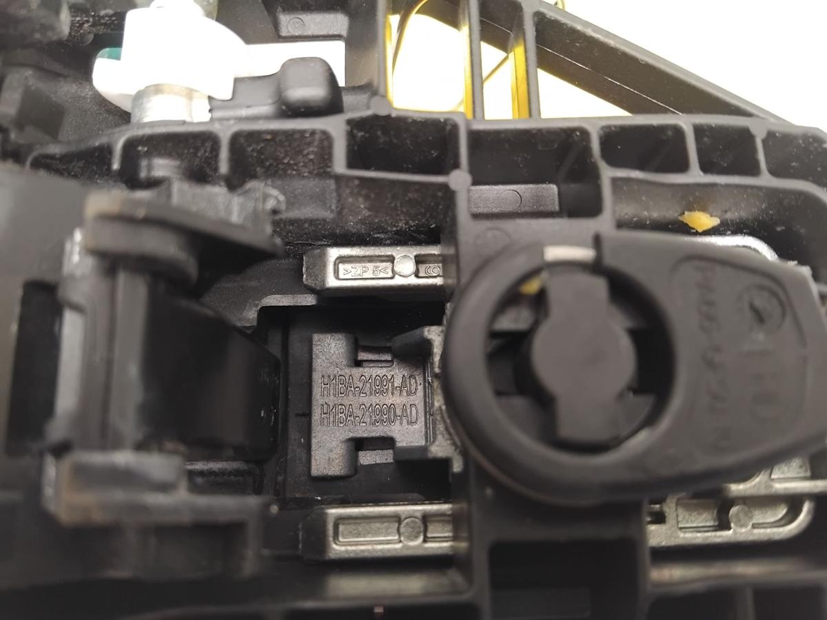 Ford Fiesta HJ HF original T&uuml;rgriff T&uuml;rau&szlig;engriff vorn links racerot Bj.2019