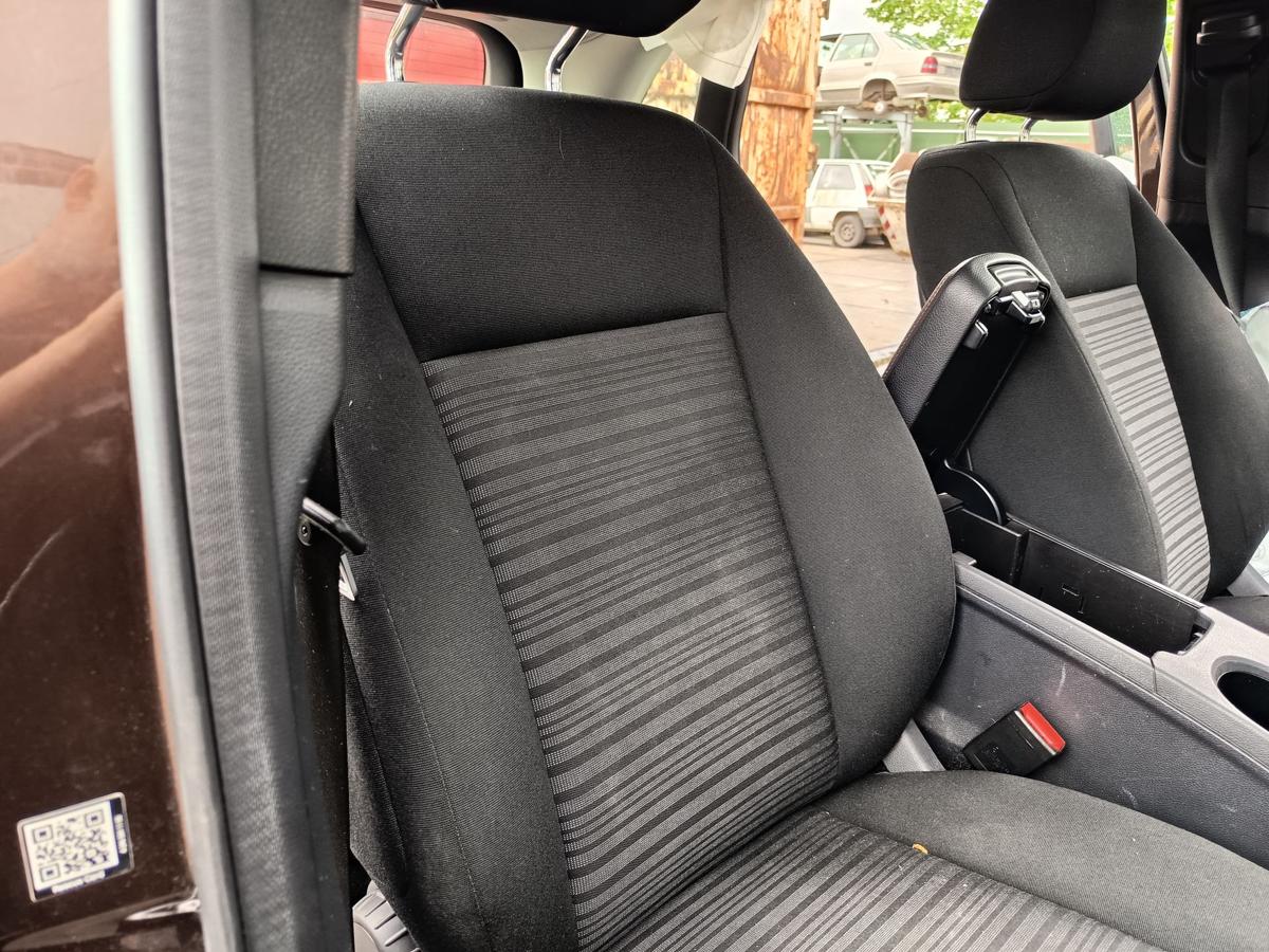 Mercedes W246 original Sitz vorn rechts Beifahrer Stoff schwarz/anthrazit Bj2014