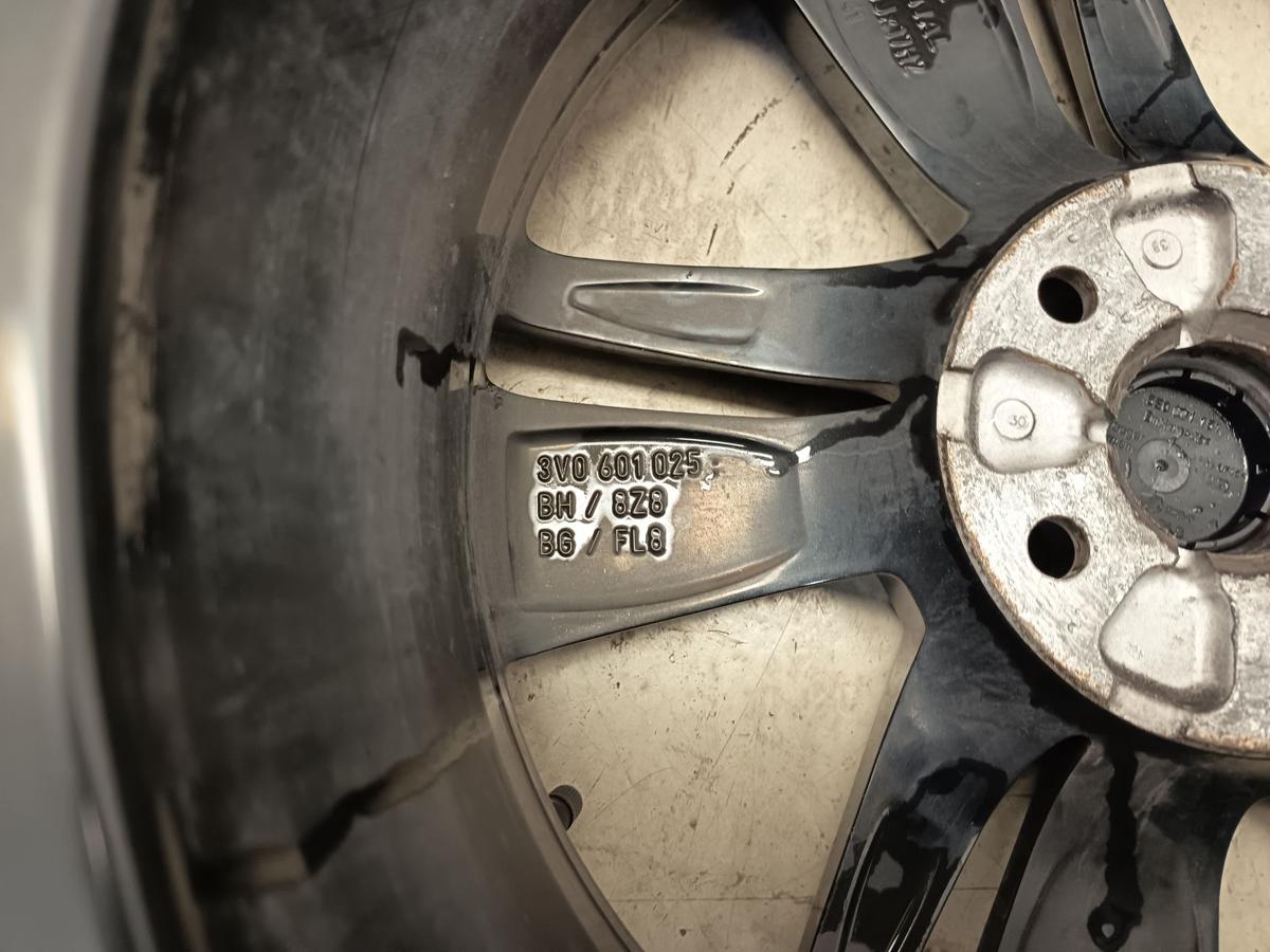 Skoda Superb 3V Kombi original Alufelge 6,5Jx17 ET41 3V0601025BH/BG Bj 2016 Skoda Superb 3V Kombi original Alufelge 6,5Jx17 ET41 3V0601025BH/BG Bj 2016