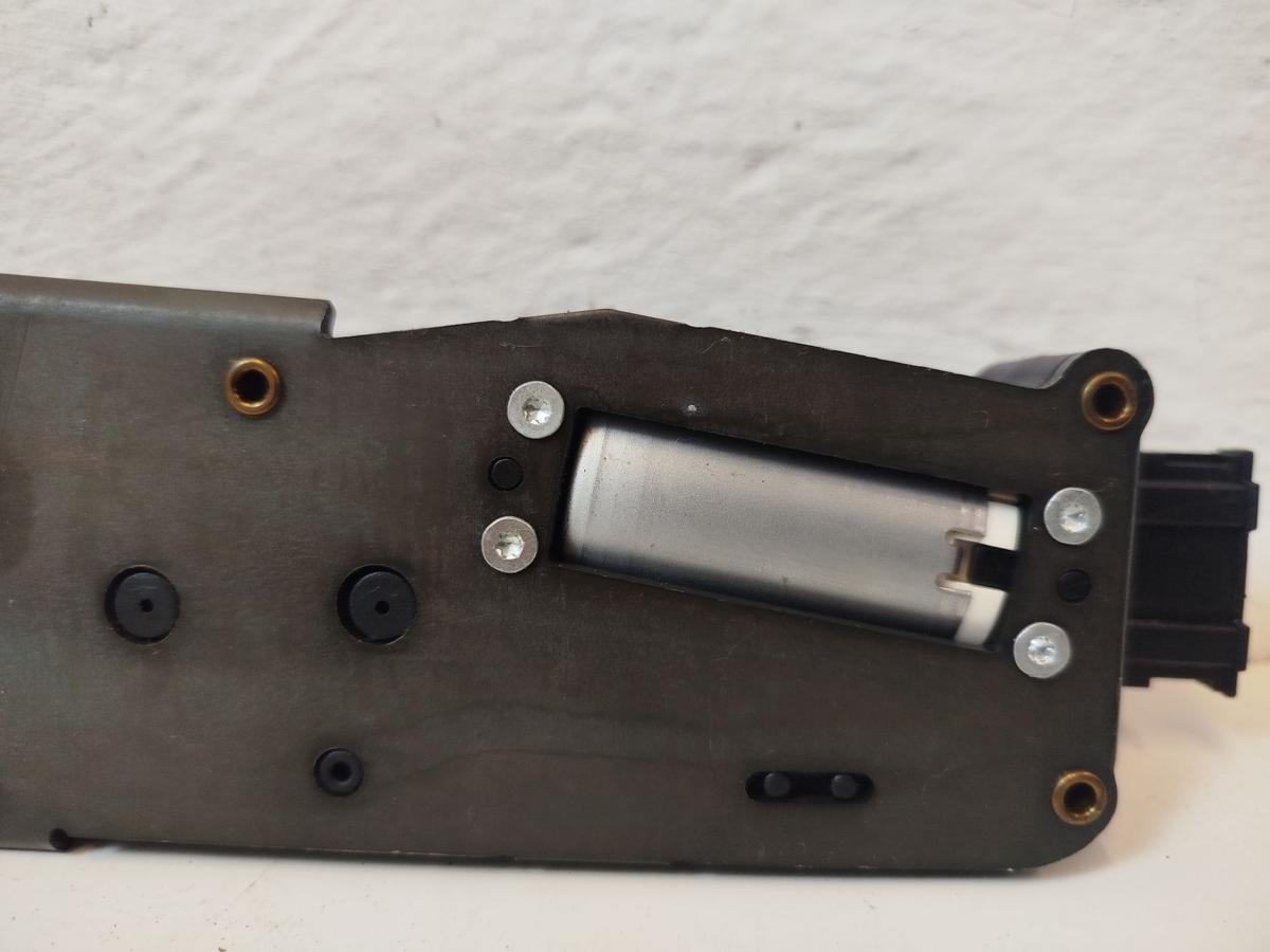 VW Passat 3C B7 Variant Zuziehhilfe Heckklappe Kombi Schloss Heckklappenschloss