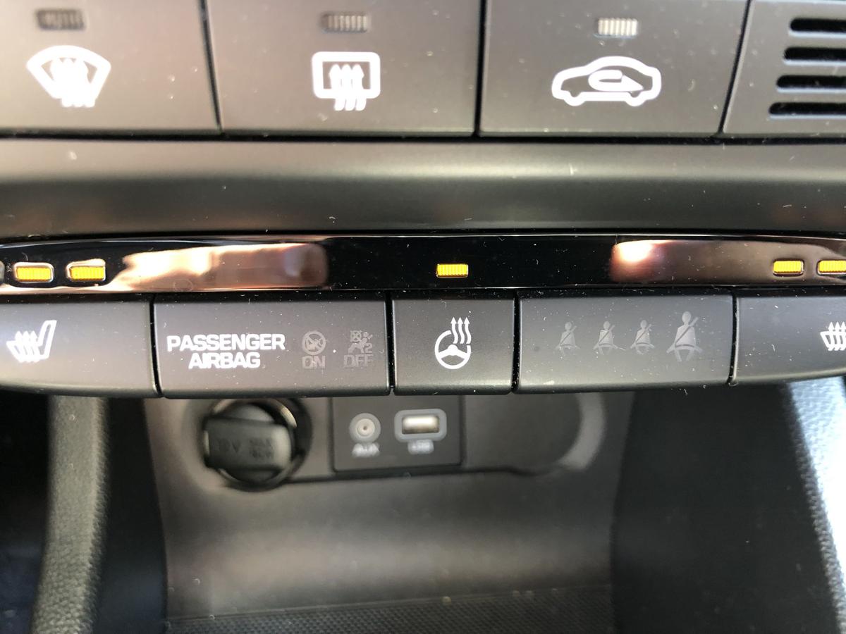 Hyundai i20 GB Lederlenkrad Lenkrad Leder 3 Speichen Multifunktion und Heizung