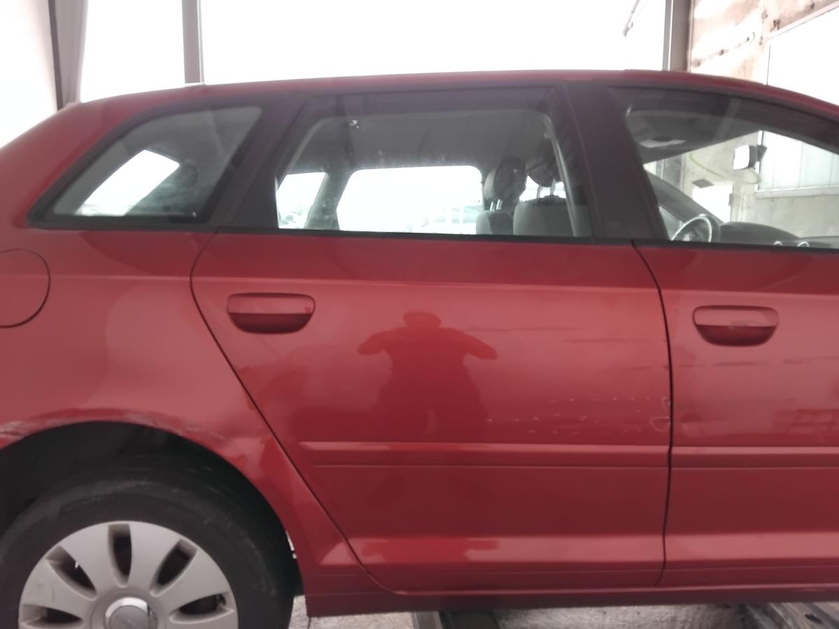 Audi A3 8P Sportback T&uuml;r hinten rechts granatrotmetallic LZ3F BJ2007