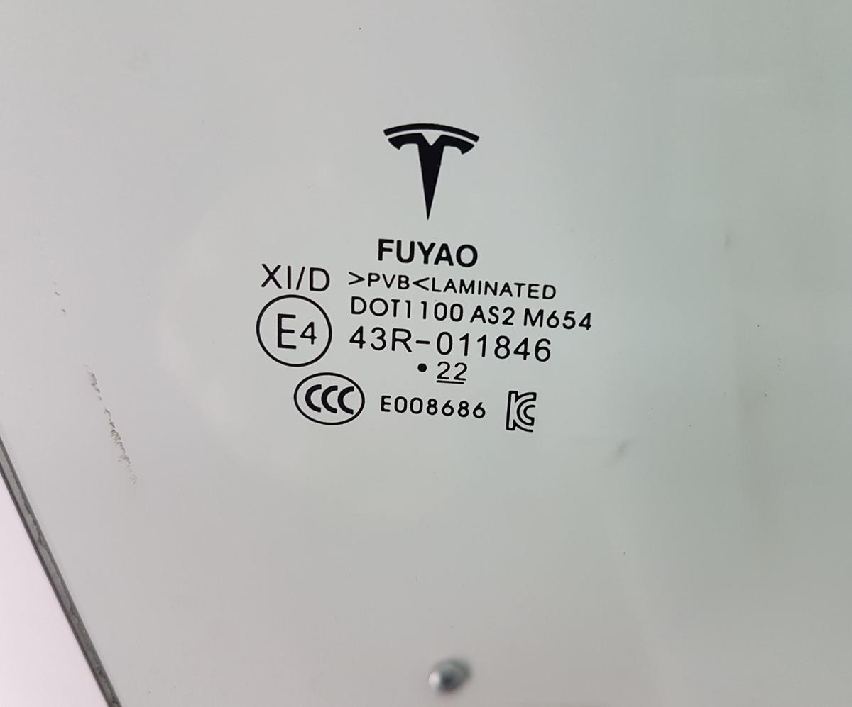 Tesla Model Y T&uuml;rscheibe vorn rechts in gr&uuml;ncolor VSG Verbundglas Bj2022