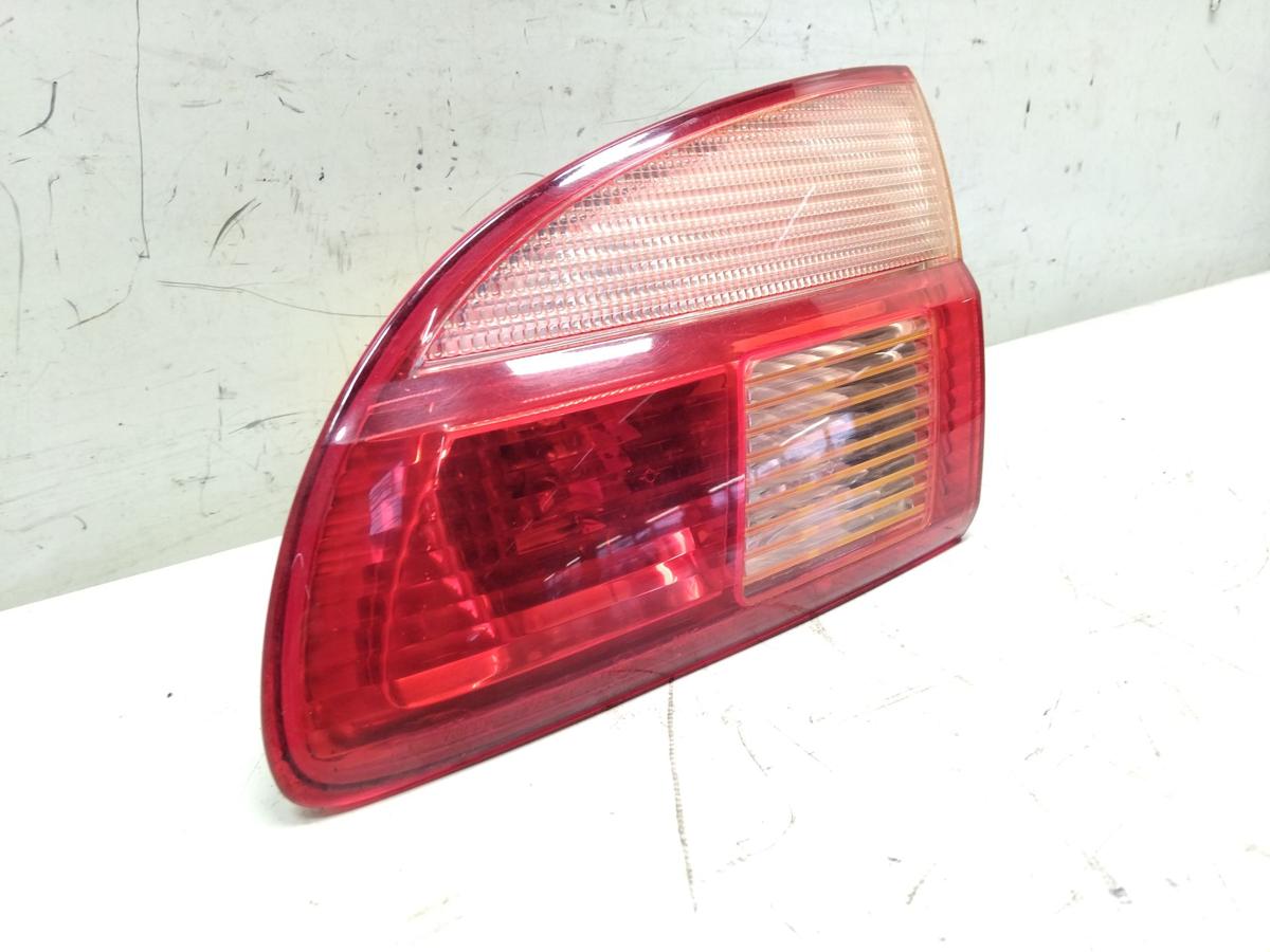 Toyota Avensis T22 Kombi R&uuml;ckleuchte Schlussleuchte rechts innen Facelift BJ2002
