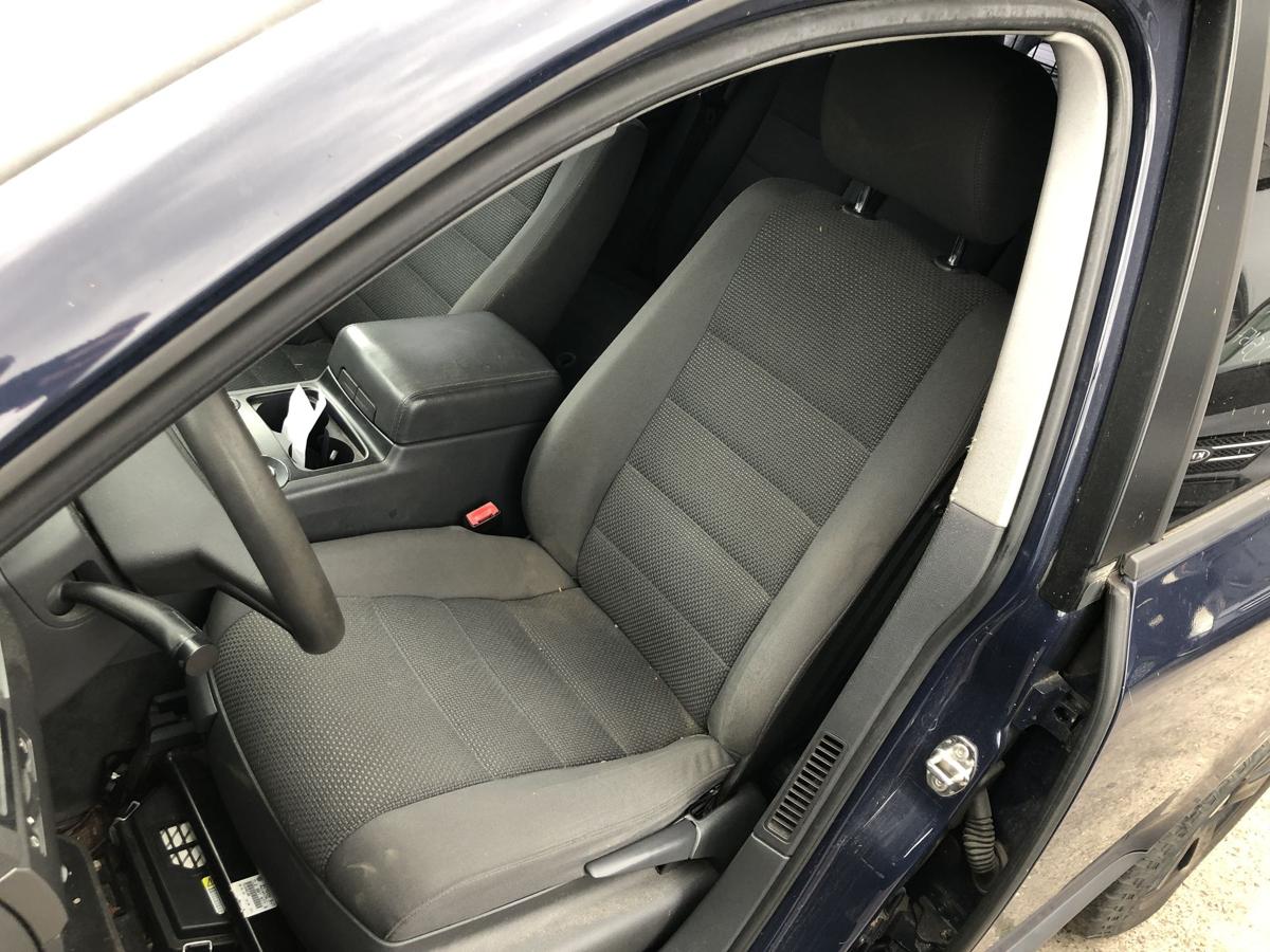 VW Touareg 7L Sitz vorn links Fahrersitz Stoff mit Heizung