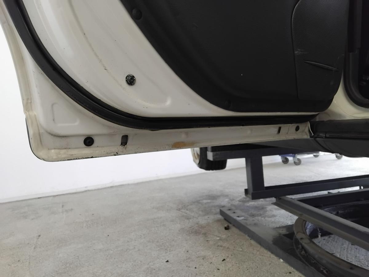 Volvo V70 II Kombi T&uuml;r hinten links weiss White Solid BJ2002