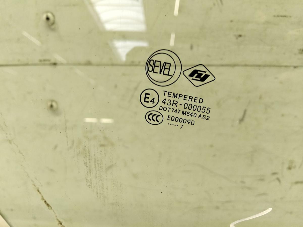 Peugeot Boxer 3 Typ 250 Facelift T&uuml;rscheibe vorn rechts gr&uuml;ncolor Bj.2017